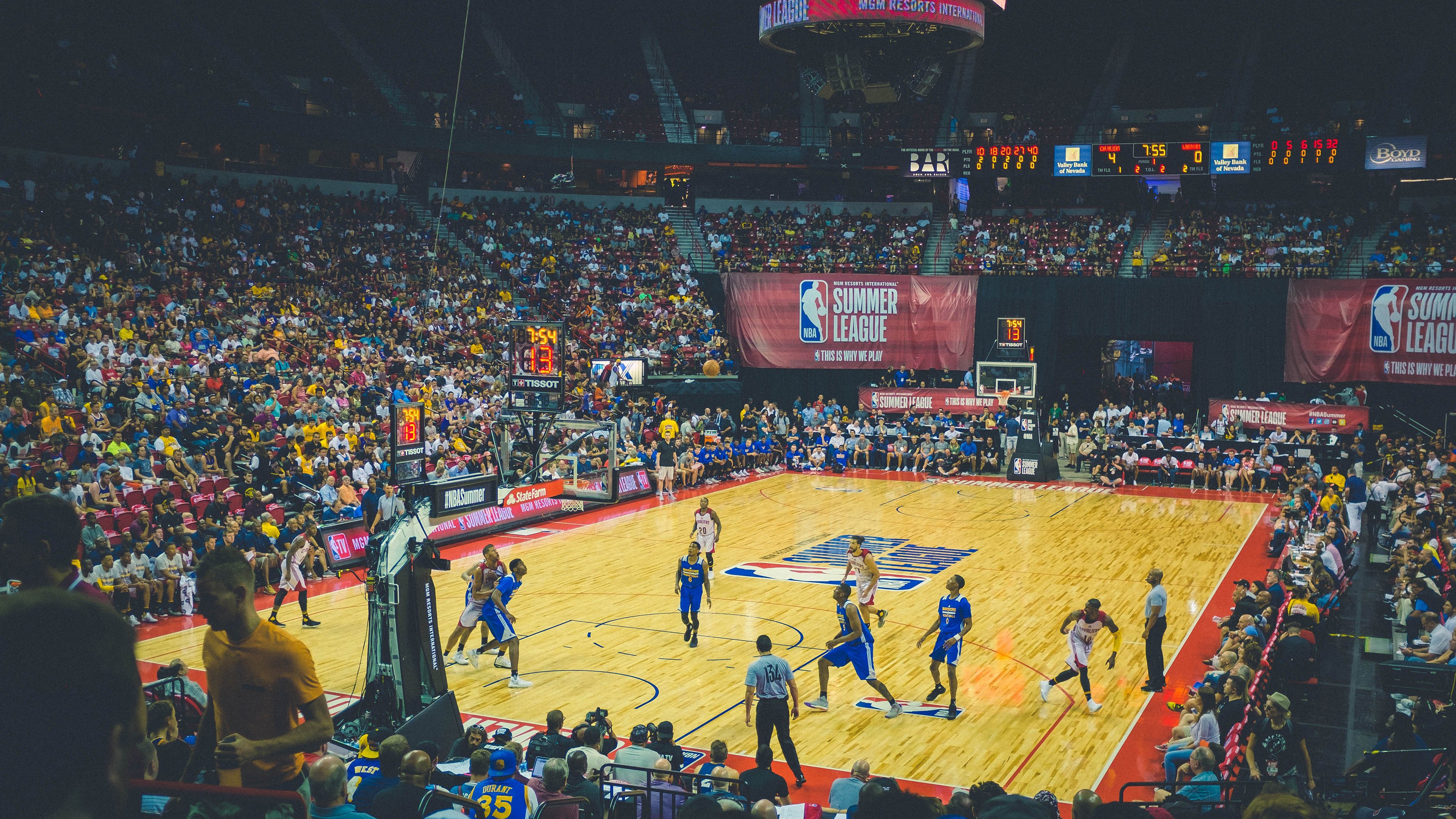 当爵士乐响彻赛道，一场颠覆F1权力秩序的街头革命