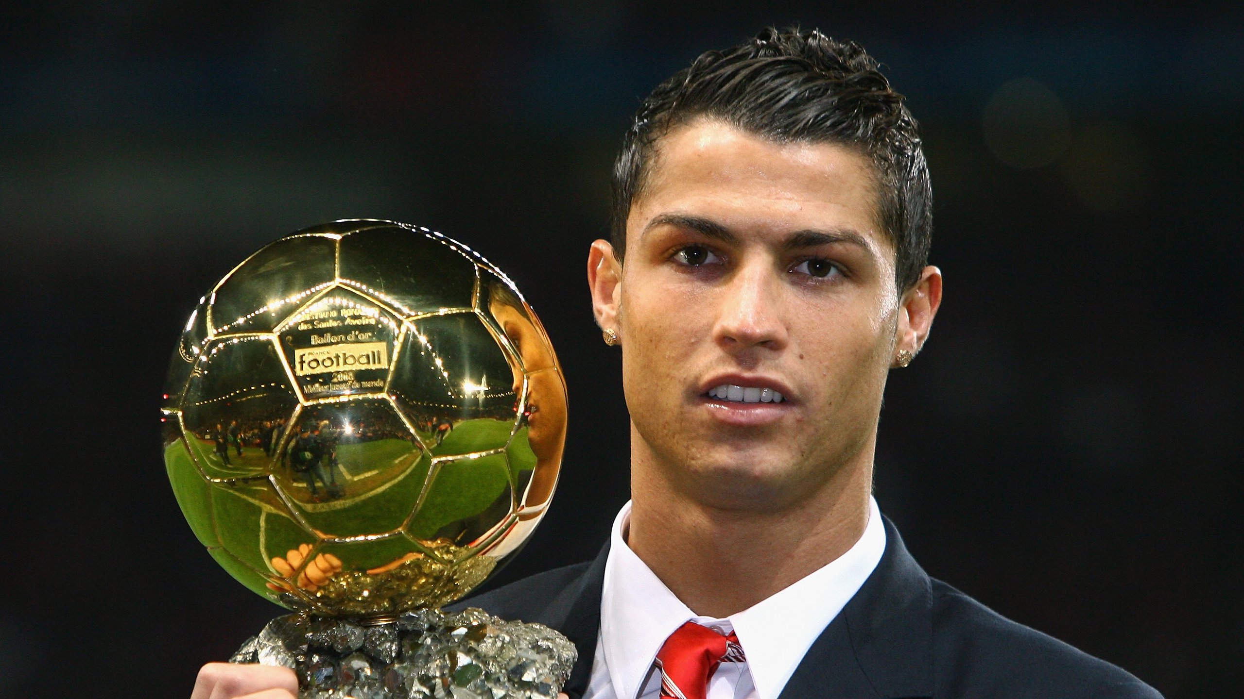 曼城对阵乌克兰,福登的完美演出,照亮的不只是球场