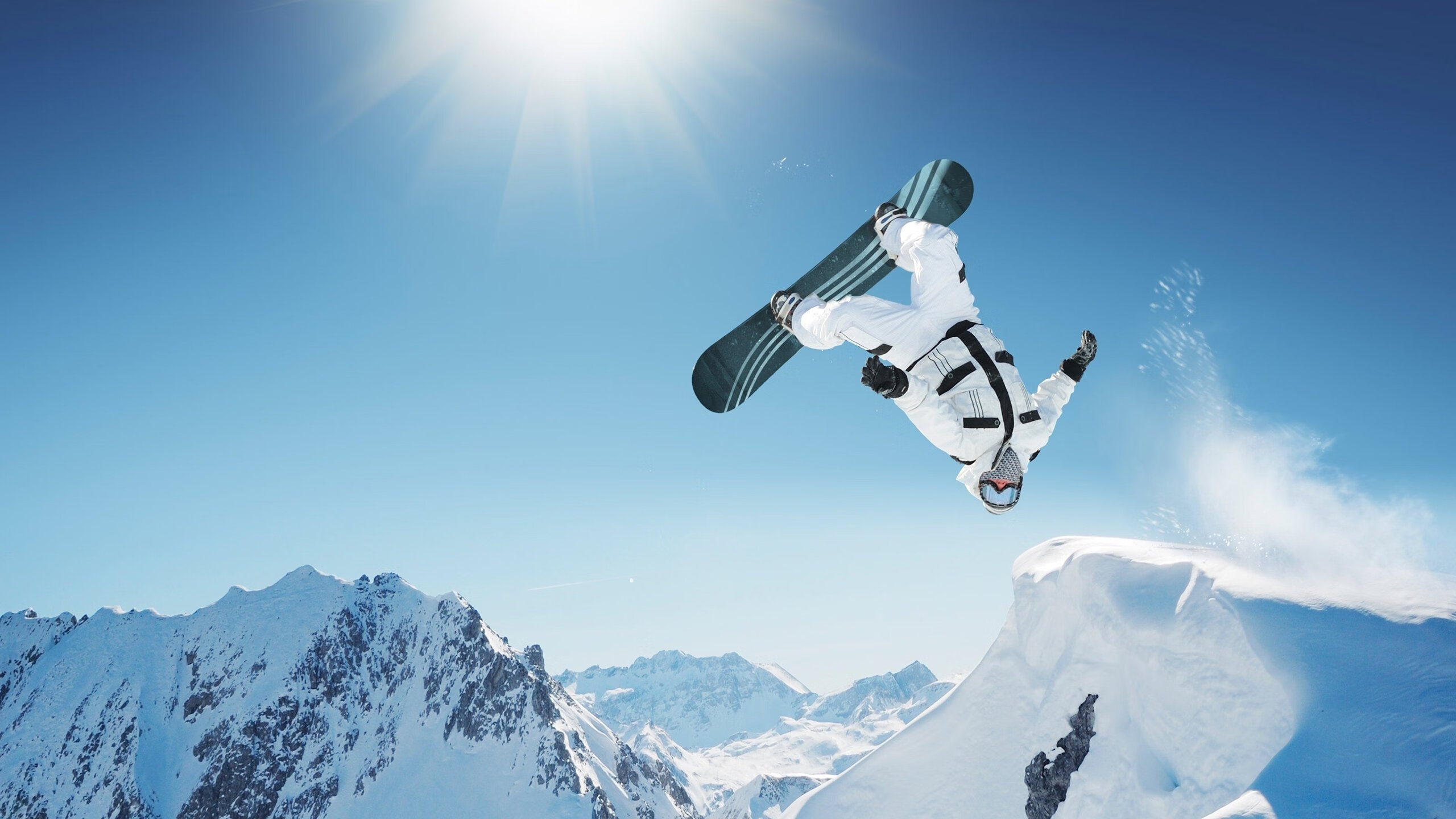 本泽马换挡，从伯纳乌到巴林赛道，一位传奇的降维打击