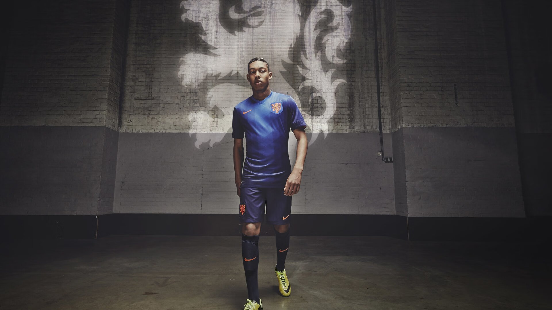 F1年度争冠之夜,德罗赞惊艳四座,当赛道轰鸣遇见球场绝杀